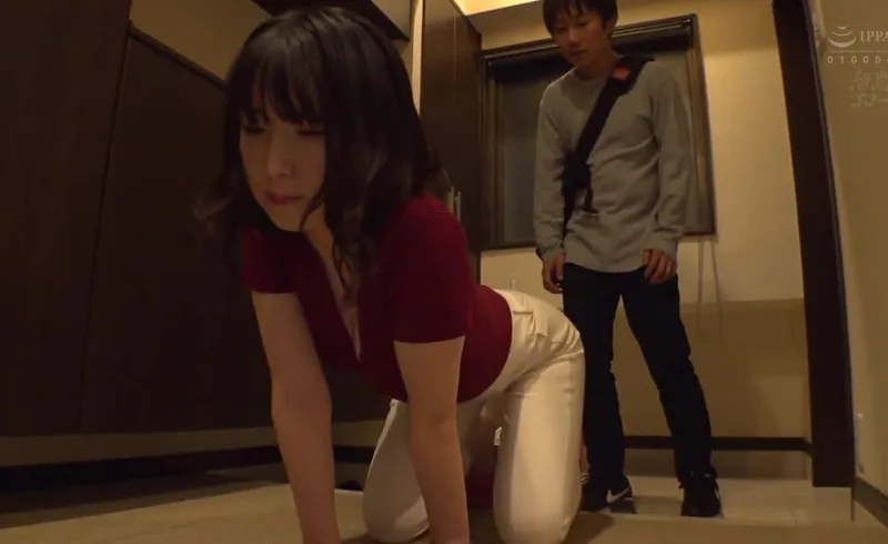 Em gái hàng xóm thiếu thốn và cậu sinh viên số hưởng cạnh bên