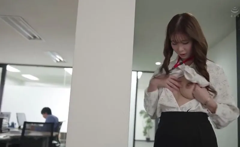 Bí ẩn của cô nhân viên giao diện trang nghiêm song thực chất là “nữ thần dâm đãng”